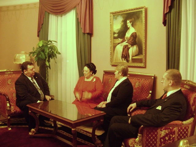 Во время аудиенции (справа налево): А.Н.Закатов, О.А.Чеснокова, Великая Княгиня Мария Владимировна, С.М. Чесноков